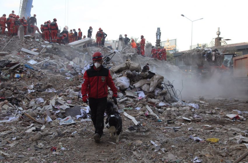  İzmir Depremi Tüm Yurdu Sarstı